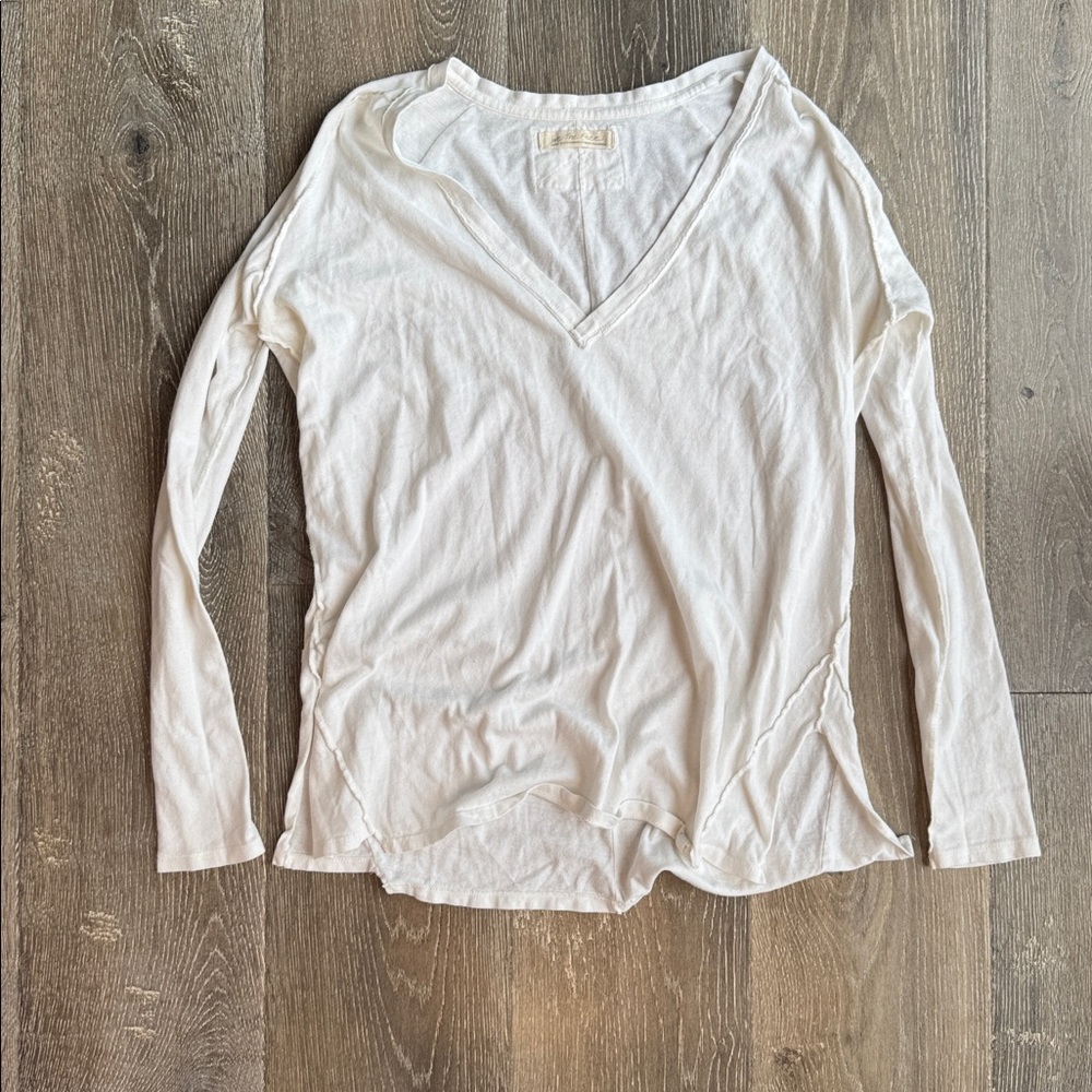 We the Free white v neck long sleeve A127